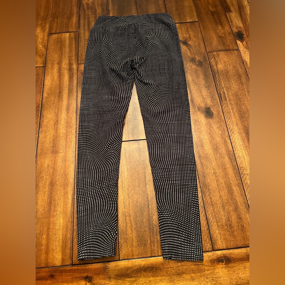 Lularoe black with white dots.  Leggings “one size”.  Lightly used.